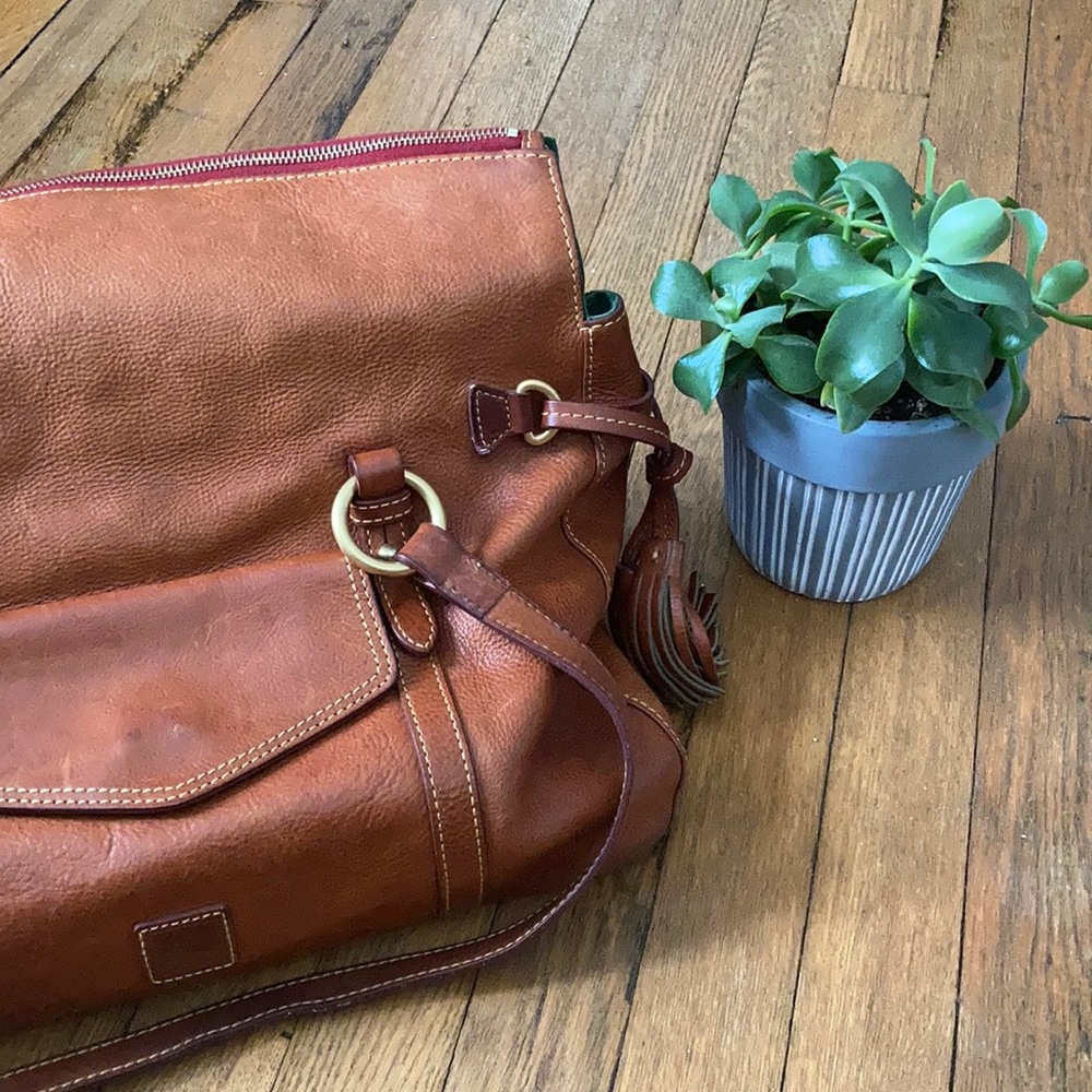 Beautiful Dooney and Bourke Brown Leather Bag